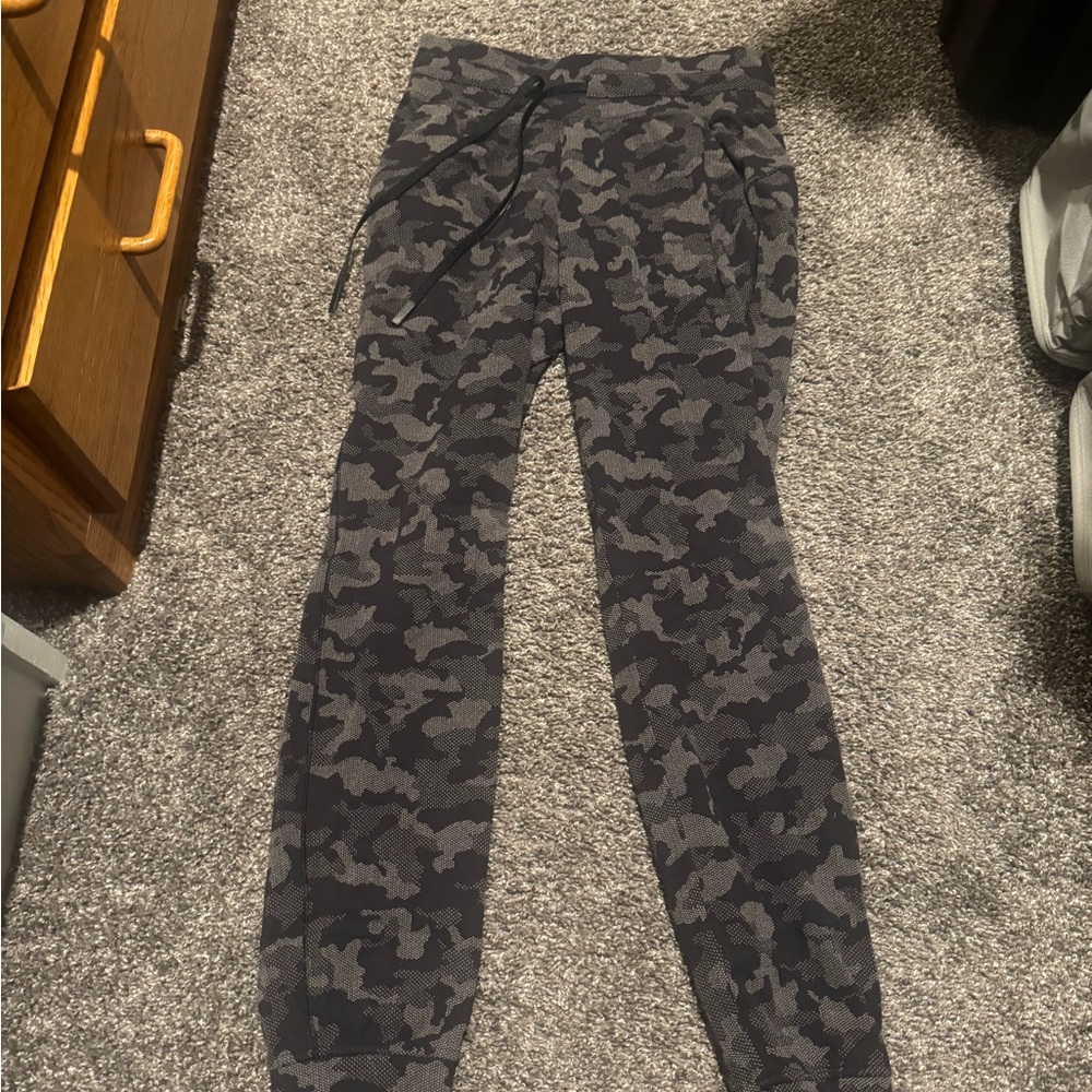 Lululemon Athletica Black Grey Purple Camouflage Ready to Rulu Jogger